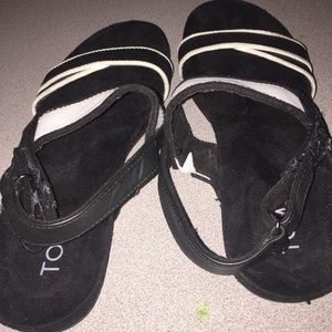 TOMS Tierra Sandals SZ US 8 BLACK/WHITE SHOES